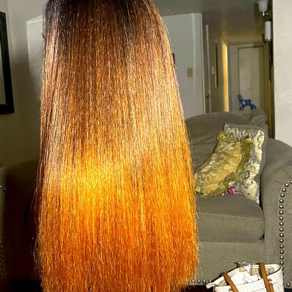 ⭐️⭐️SYNTHETIC OMBRÉ 13x6 LACE FRONTAL WIG !!⭐️⭐️ - Picture 4 of 8